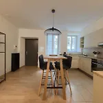 Charming 2-Bedroom Apartment In The Heart Of Lausanne Rsf2